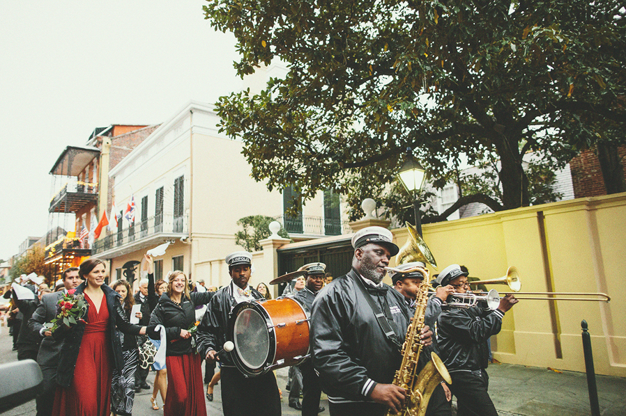 erin&ben_new_orleans_beauregard-keyes_house_second_line_galvez_fine_art_wedding_blog-1091