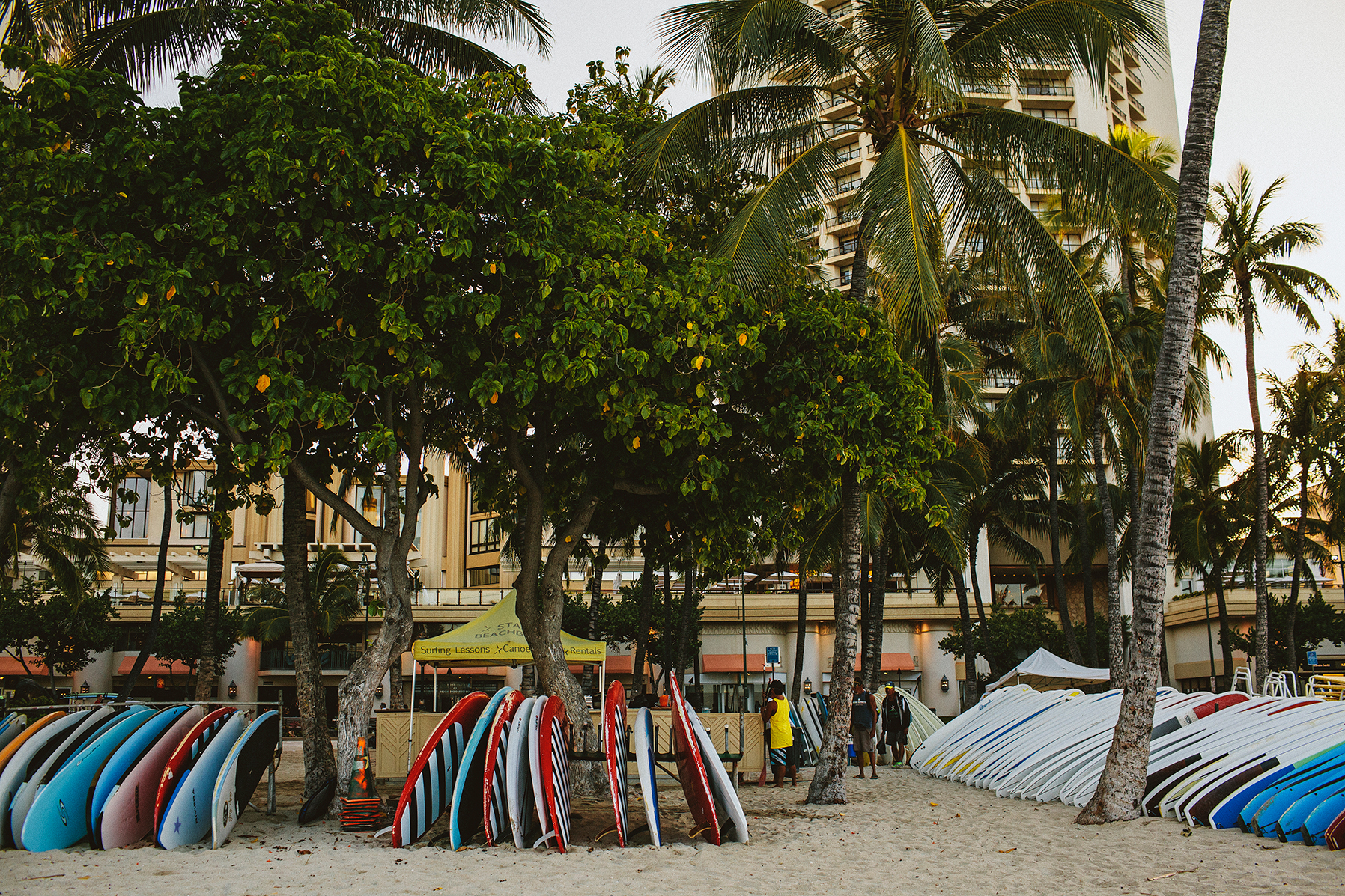 Jen&Brandon_halekulani_honolulu_hawaii_fine_art_wedding_blog-1001
