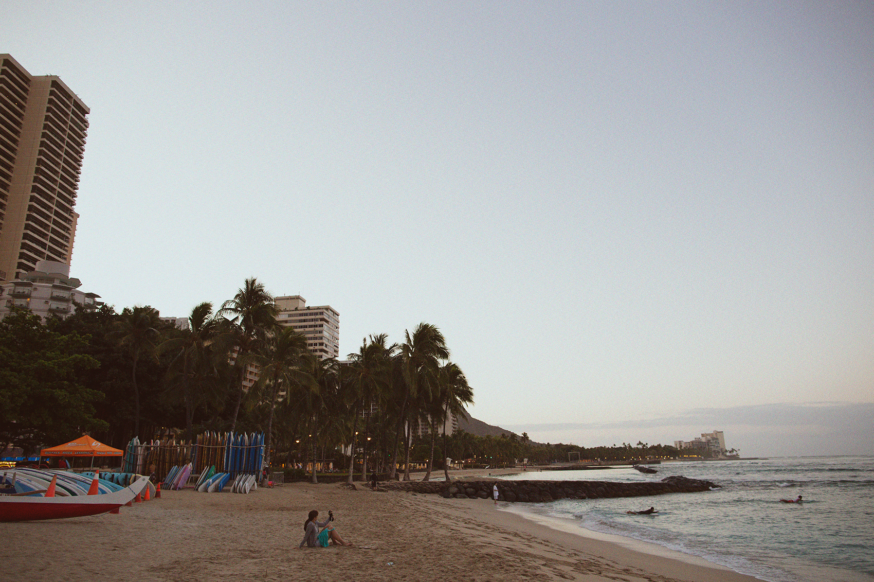 Jen&Brandon_halekulani_honolulu_hawaii_fine_art_wedding_blog-1004