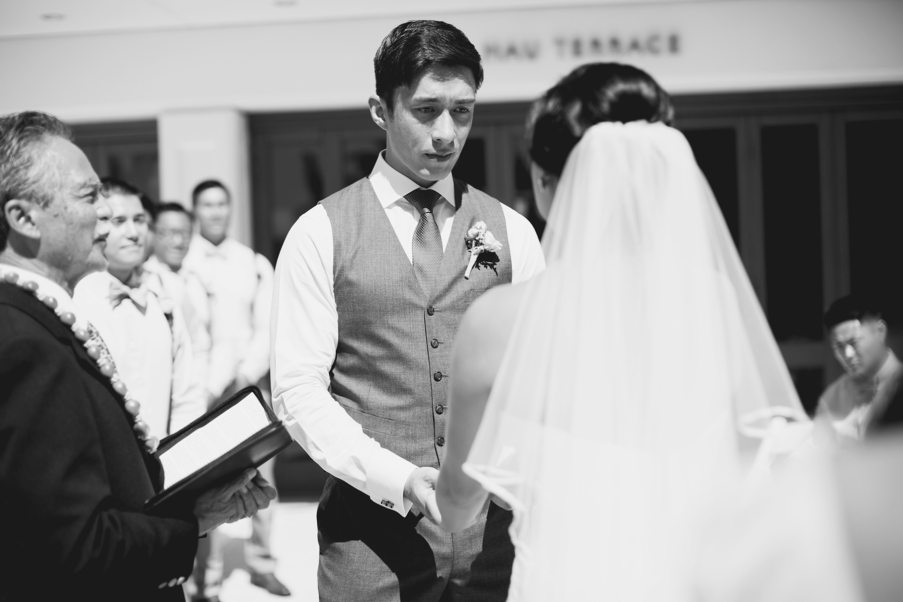 Jen&Brandon_halekulani_honolulu_hawaii_fine_art_wedding_blog-1047