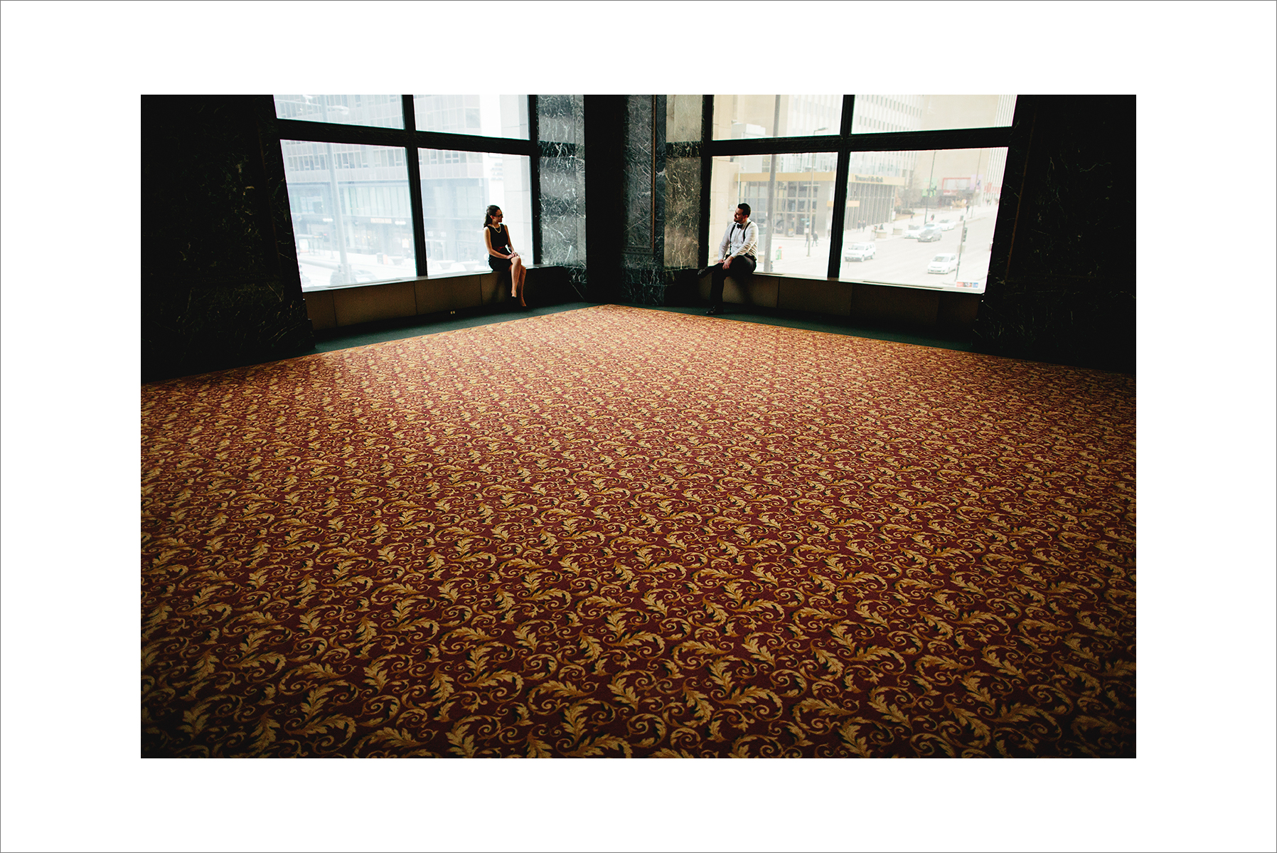 danielle&rob_chicago_cultural_center_ada_street_engagement_session-1015