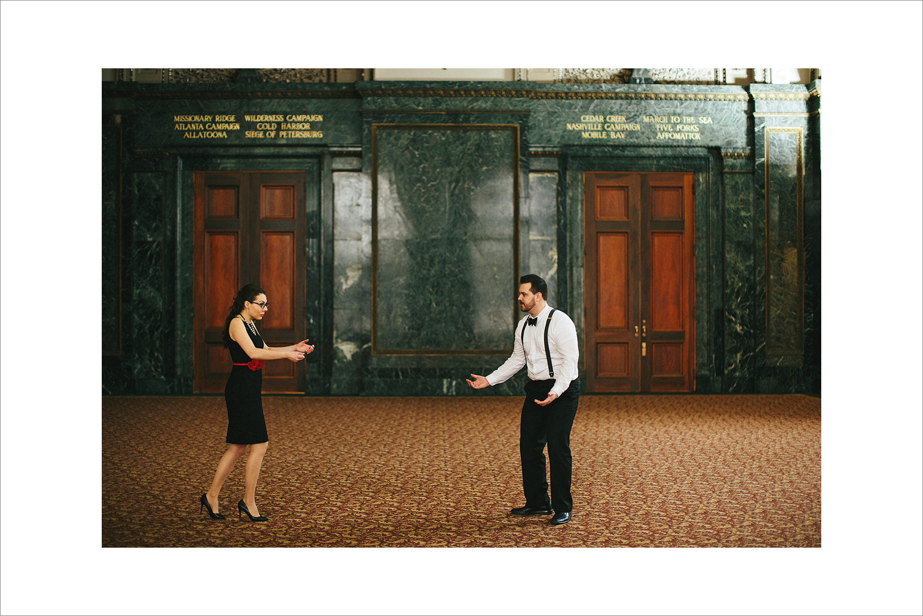 danielle&rob_chicago_cultural_center_ada_street_engagement_session-1018