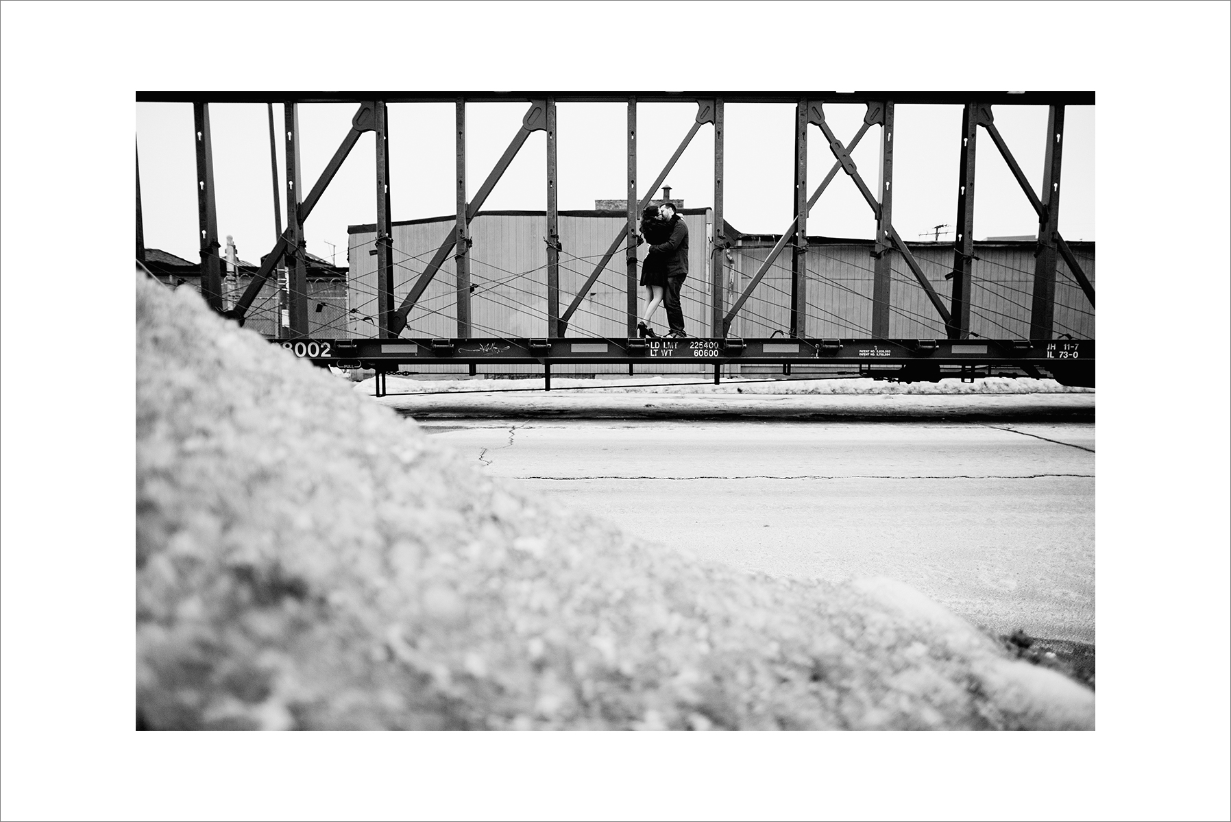 danielle&rob_chicago_cultural_center_ada_street_engagement_session-1027
