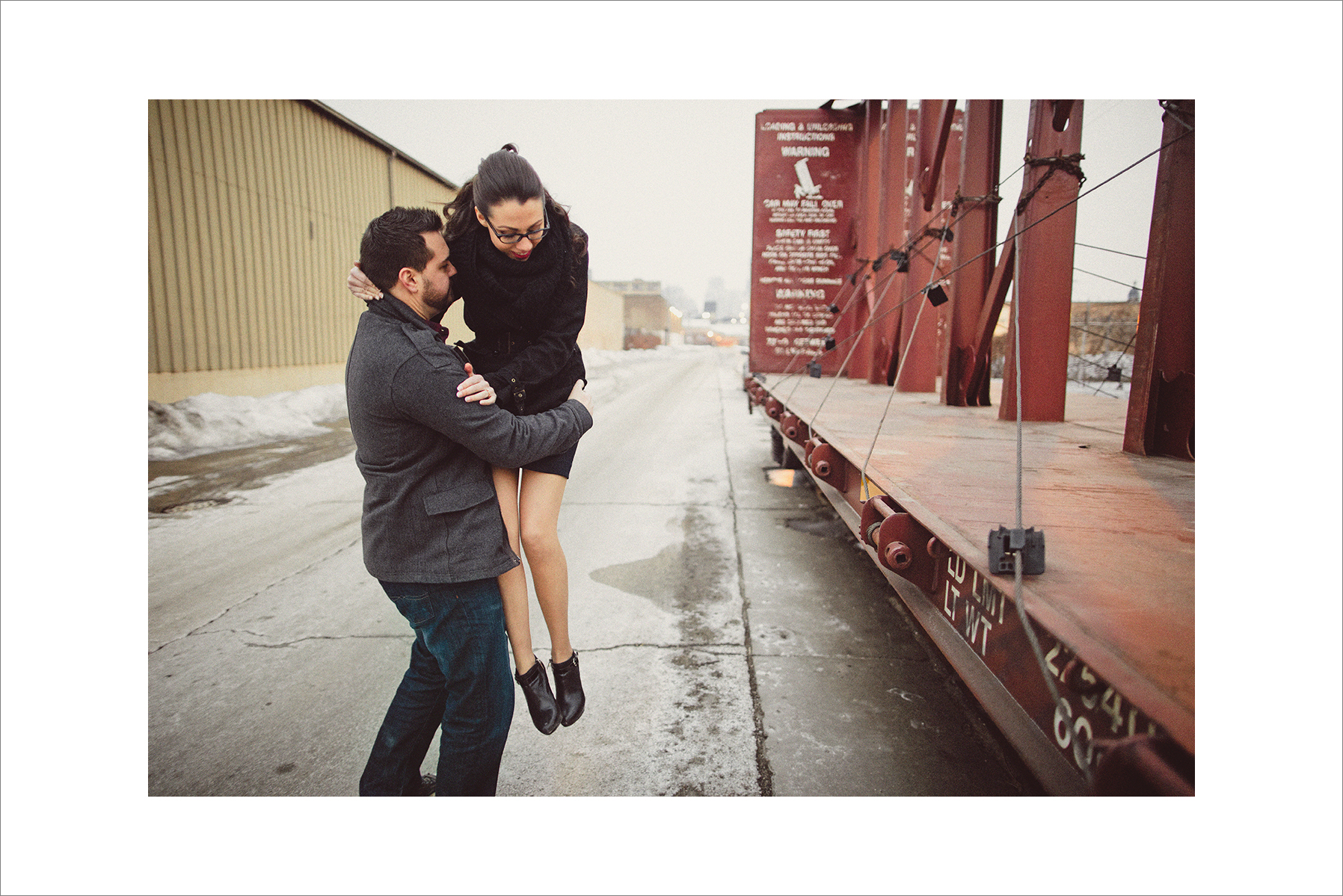 danielle&rob_chicago_cultural_center_ada_street_engagement_session-1030