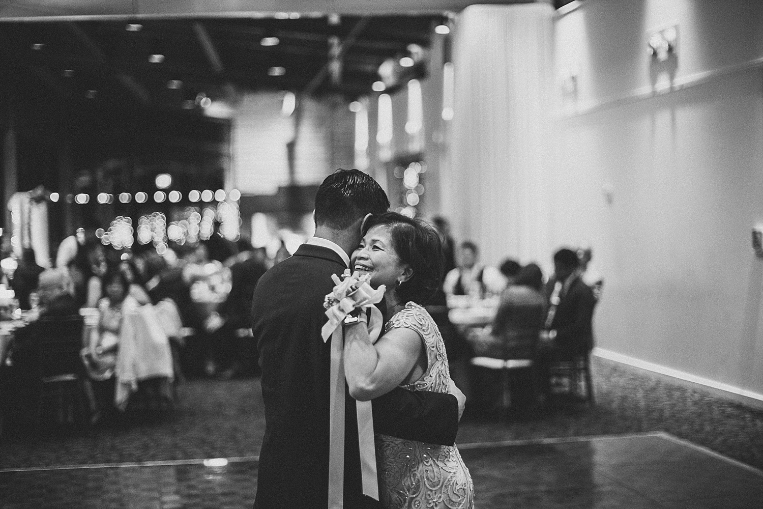 ellyn_carlo_independence_grove_forest_preserve_wedding-4154